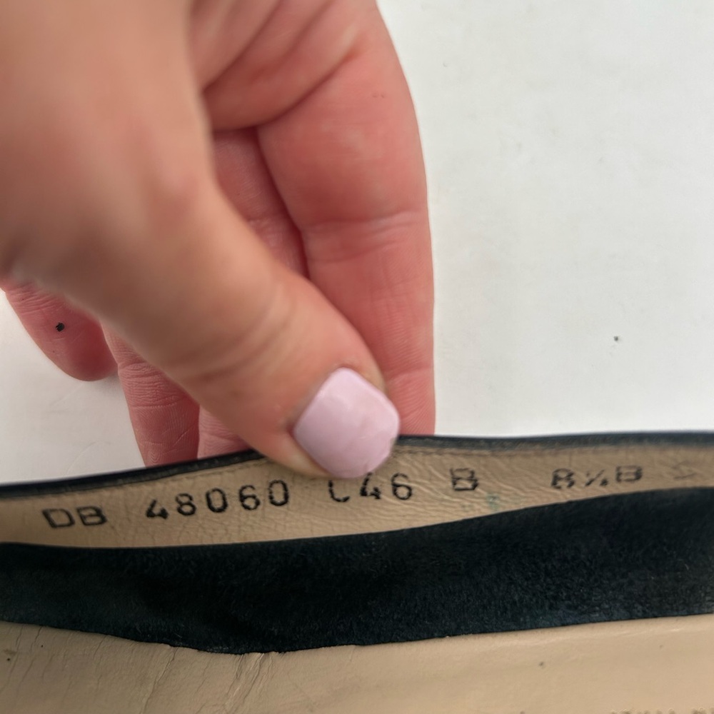 Vintage Salvatore Ferragamo Kitten Block Heel Black Leather Gold Accent Size 8.5 - Picture 12 of 14